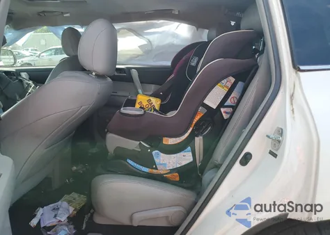 2012 Toyota Highlander Base from USA, damaged, VIN 5TDBK3EH8CS096979